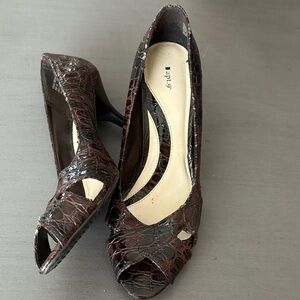 Apt. 9 Women's Dark Brown Textured Heels